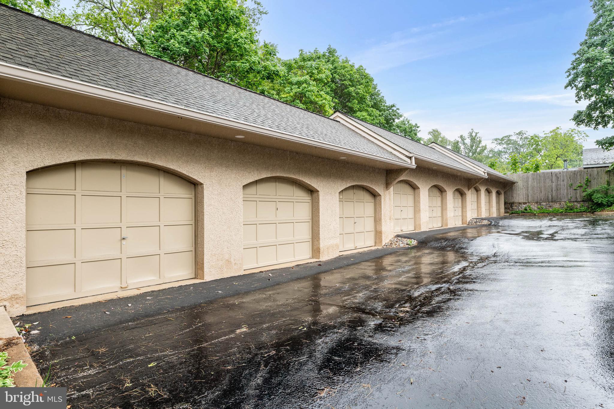 GREYTHORNE WOODS - Residential