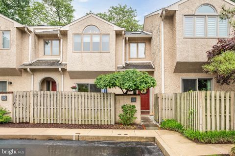 24 GREYTHORNE WOODS CIRCLE WAYNE PA 19087