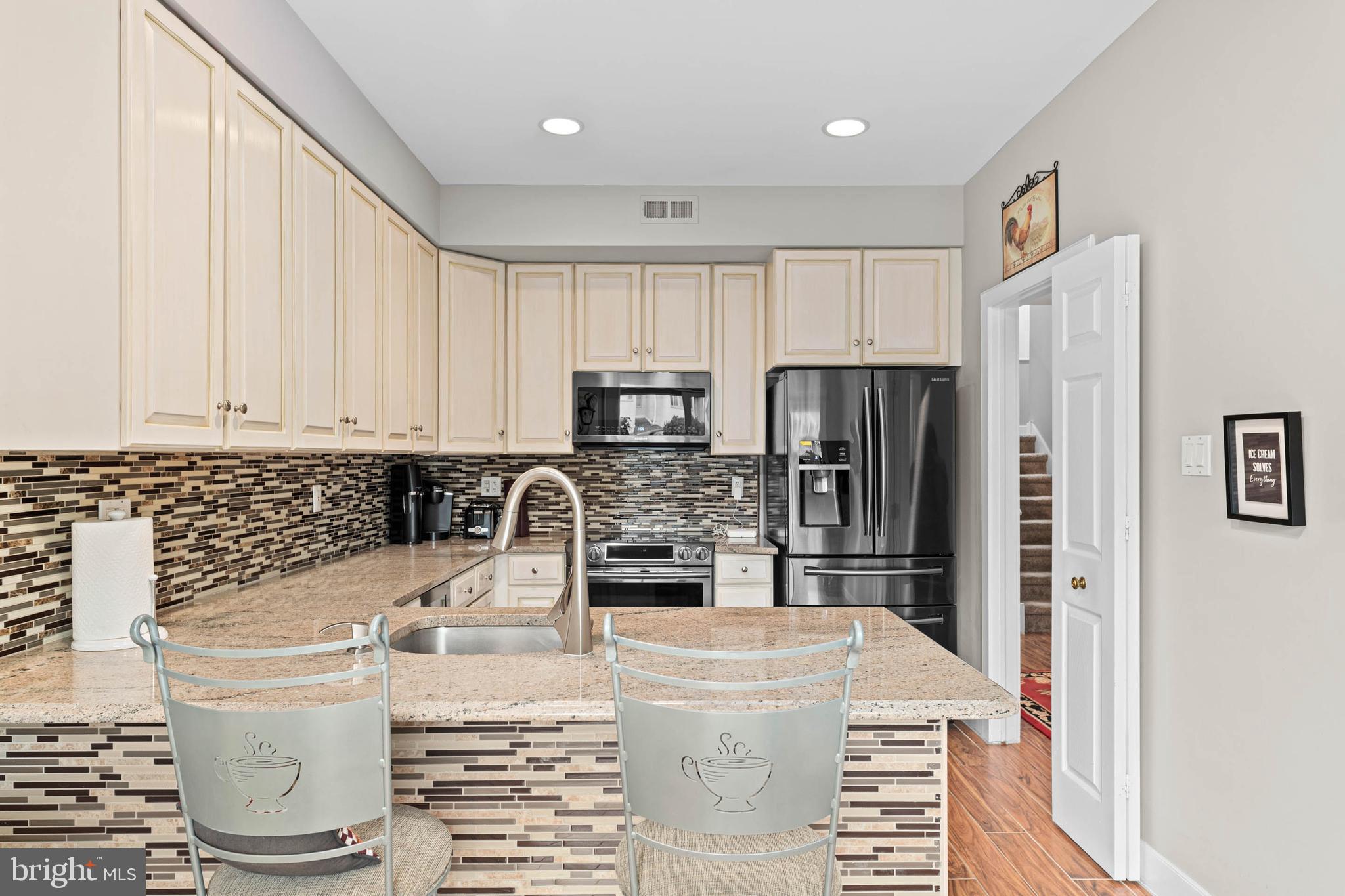 GREYTHORNE WOODS - Residential