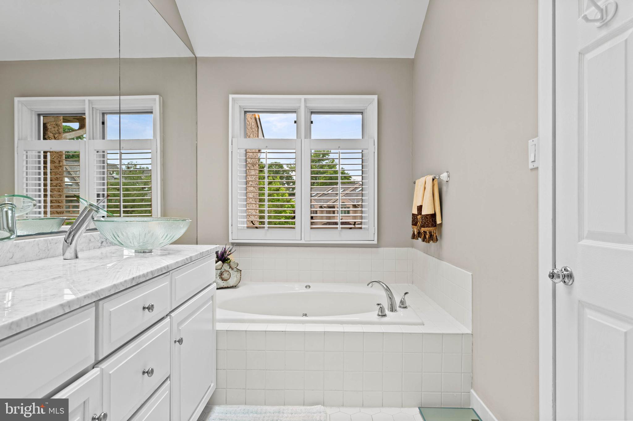 GREYTHORNE WOODS - Residential