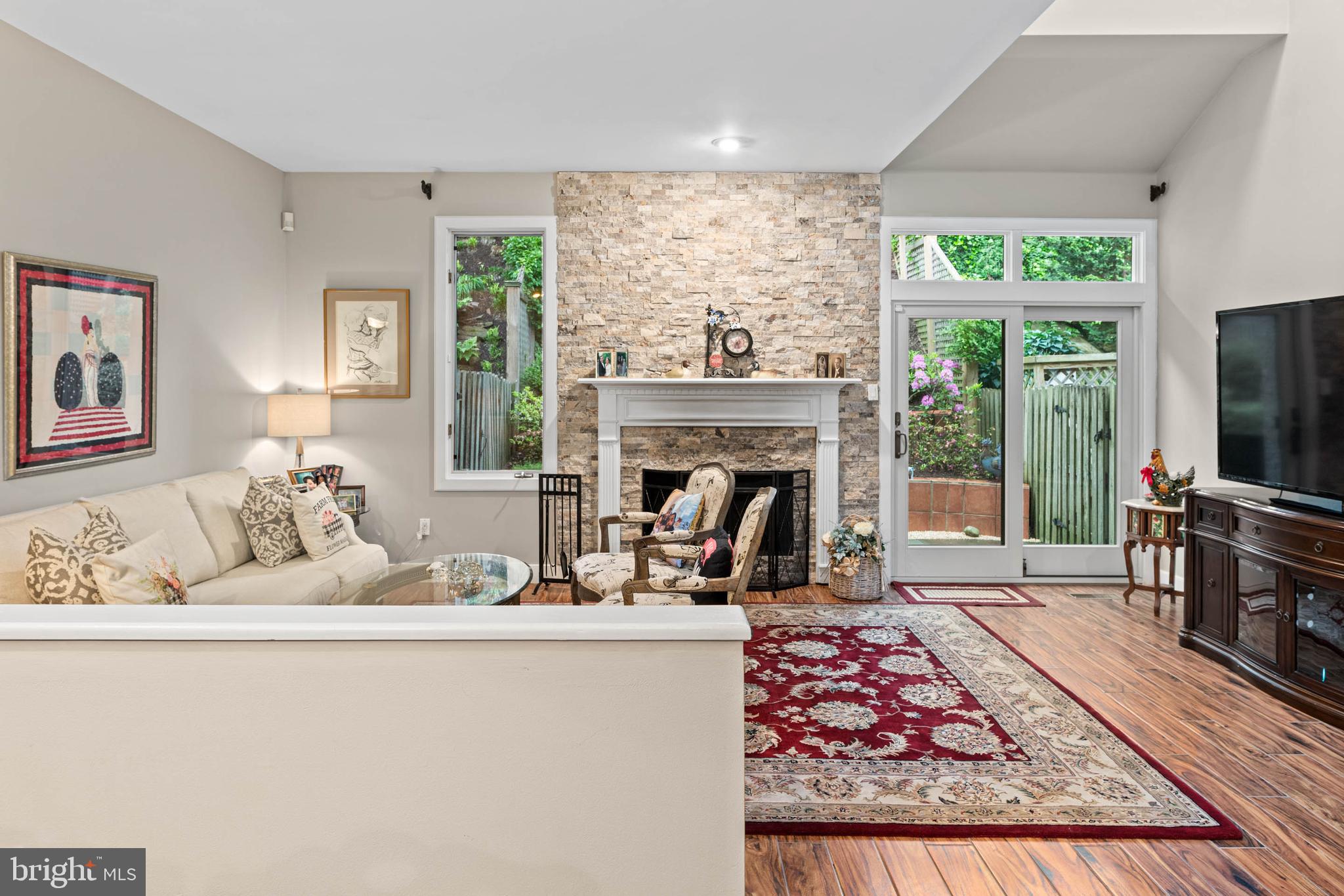 GREYTHORNE WOODS - Residential