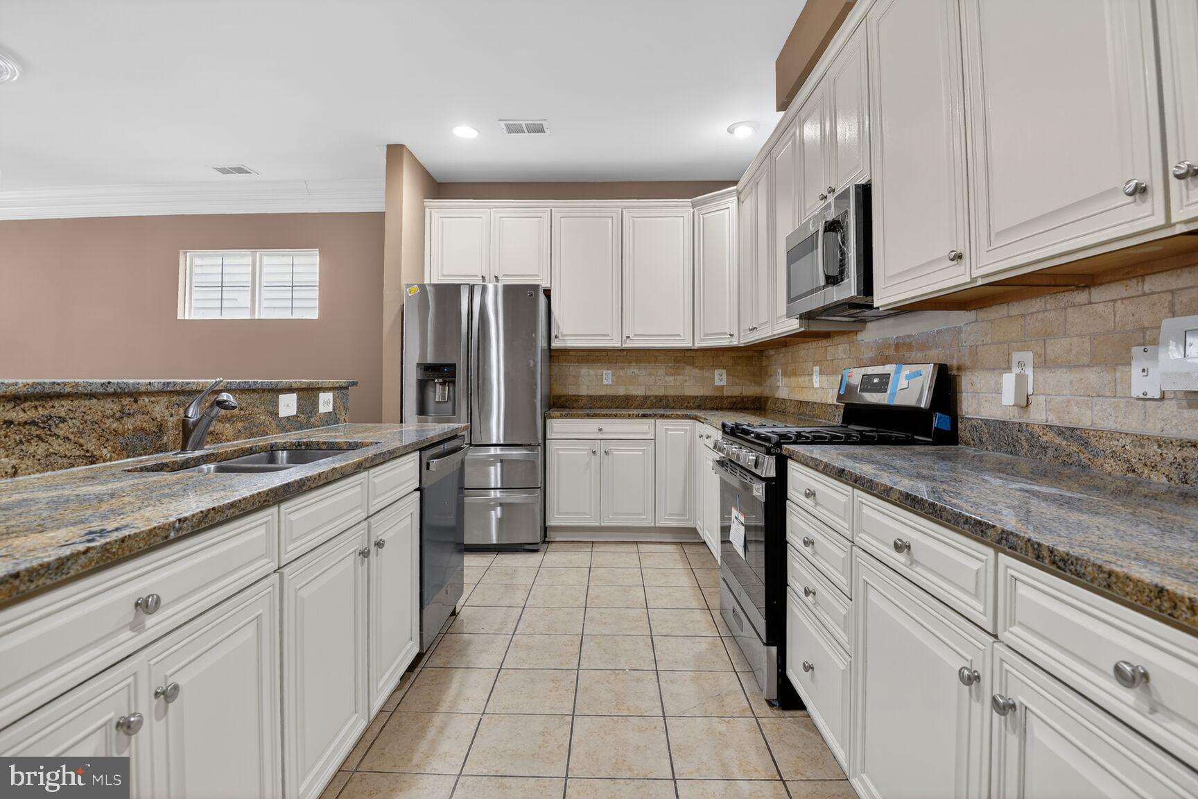 RIVER OAKS - Residential