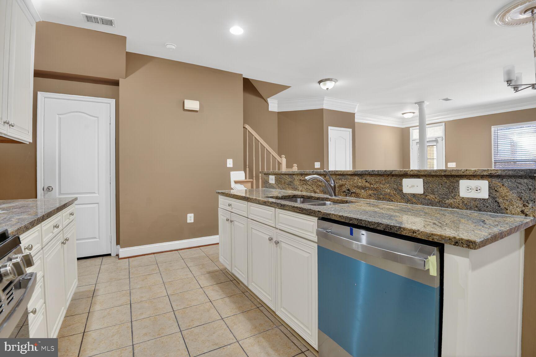 RIVER OAKS - Residential