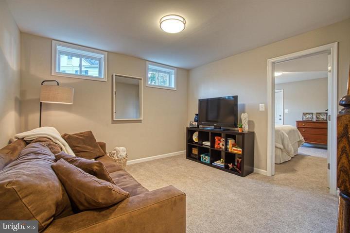 ROUND HILL - Residential