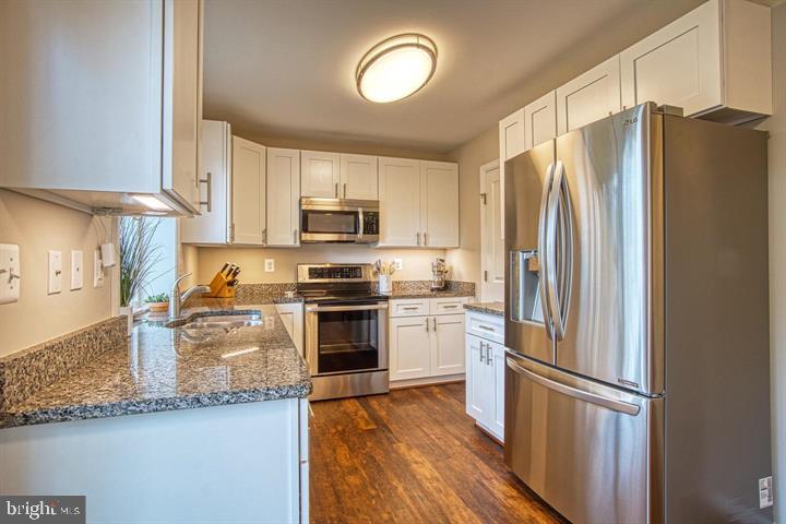 ROUND HILL - Residential