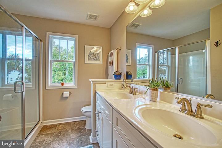 ROUND HILL - Residential