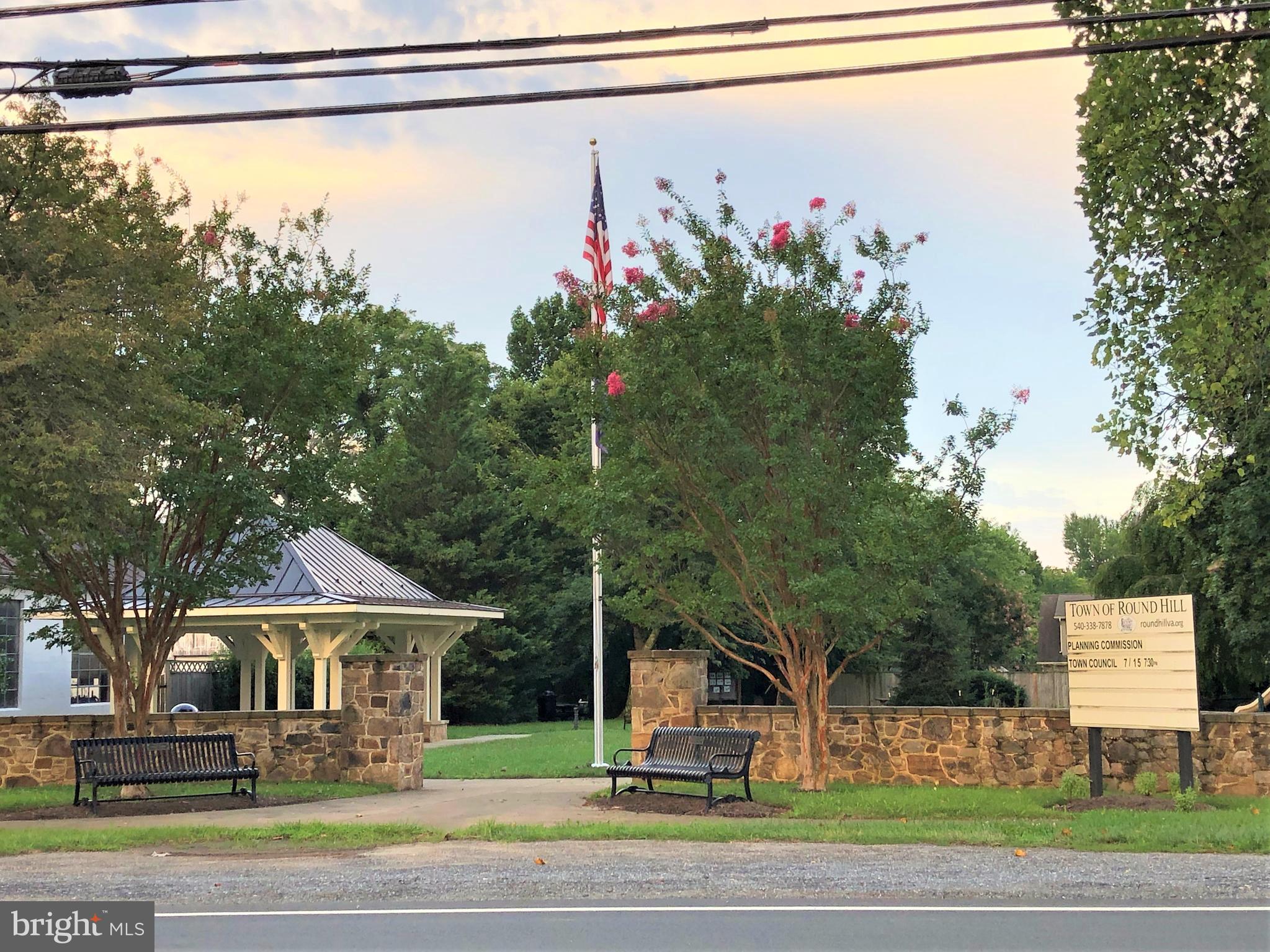 ROUND HILL - Residential