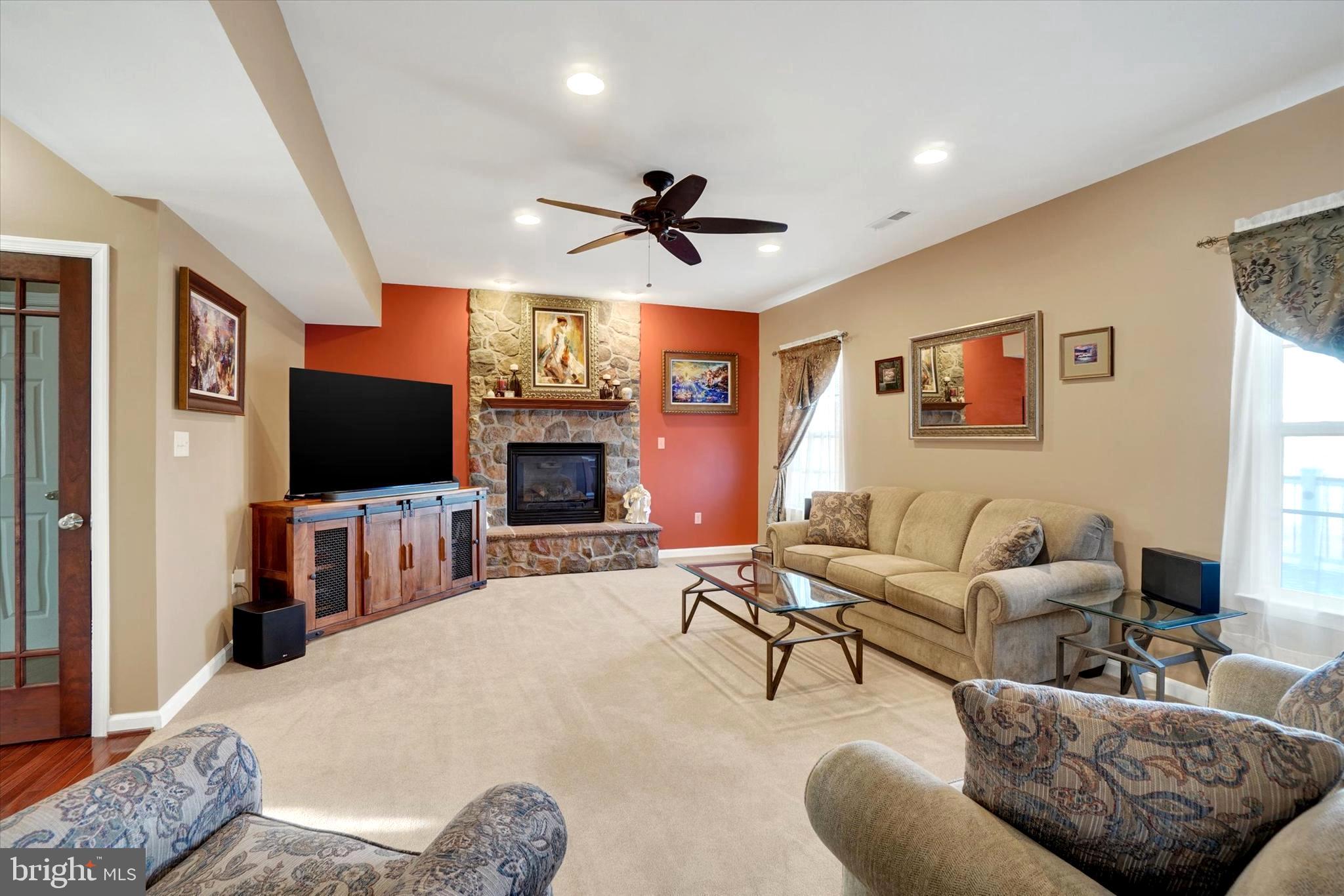 SOUTH POINTE - Residential