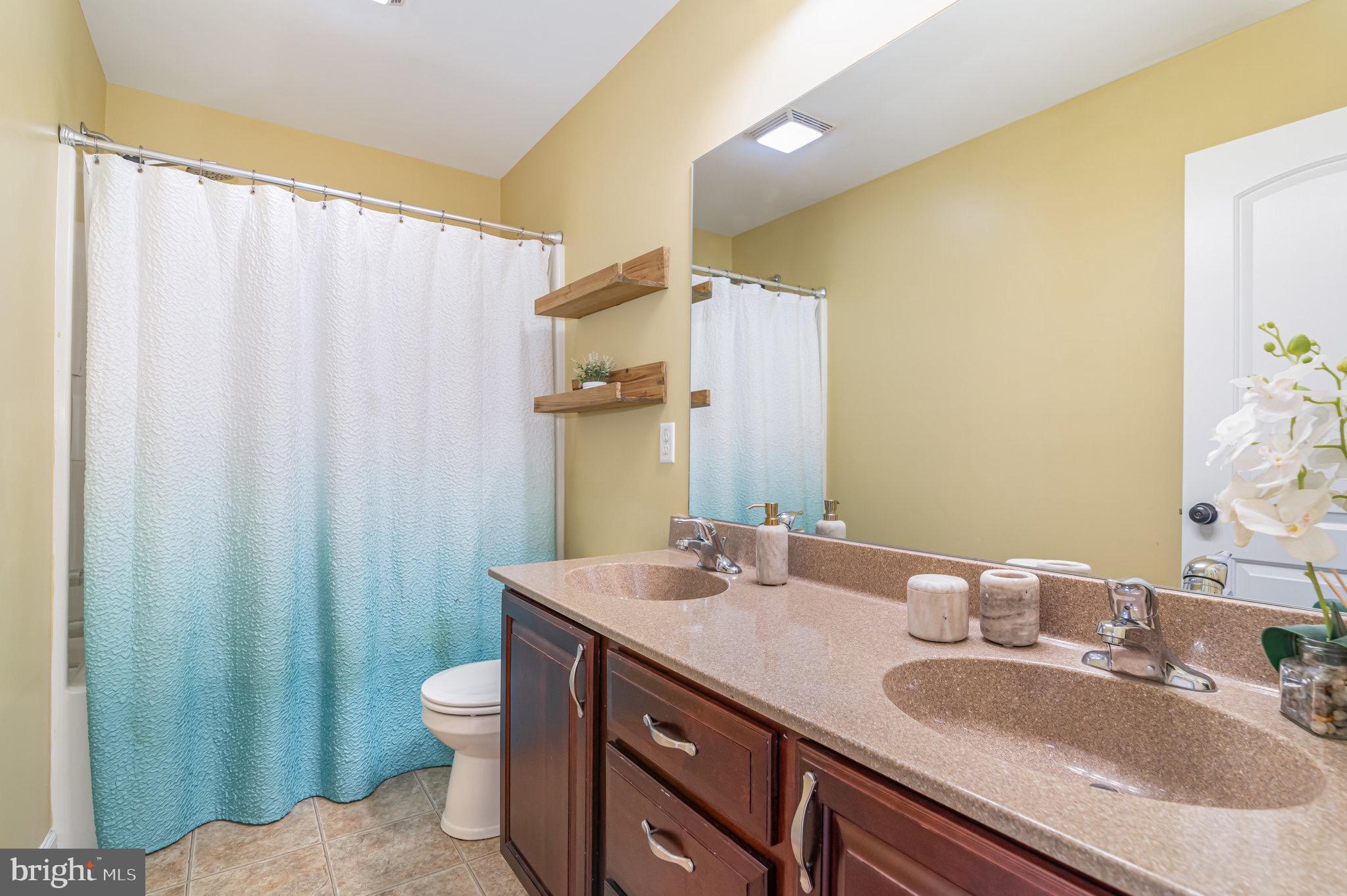 AUTUMN OAKS - Residential