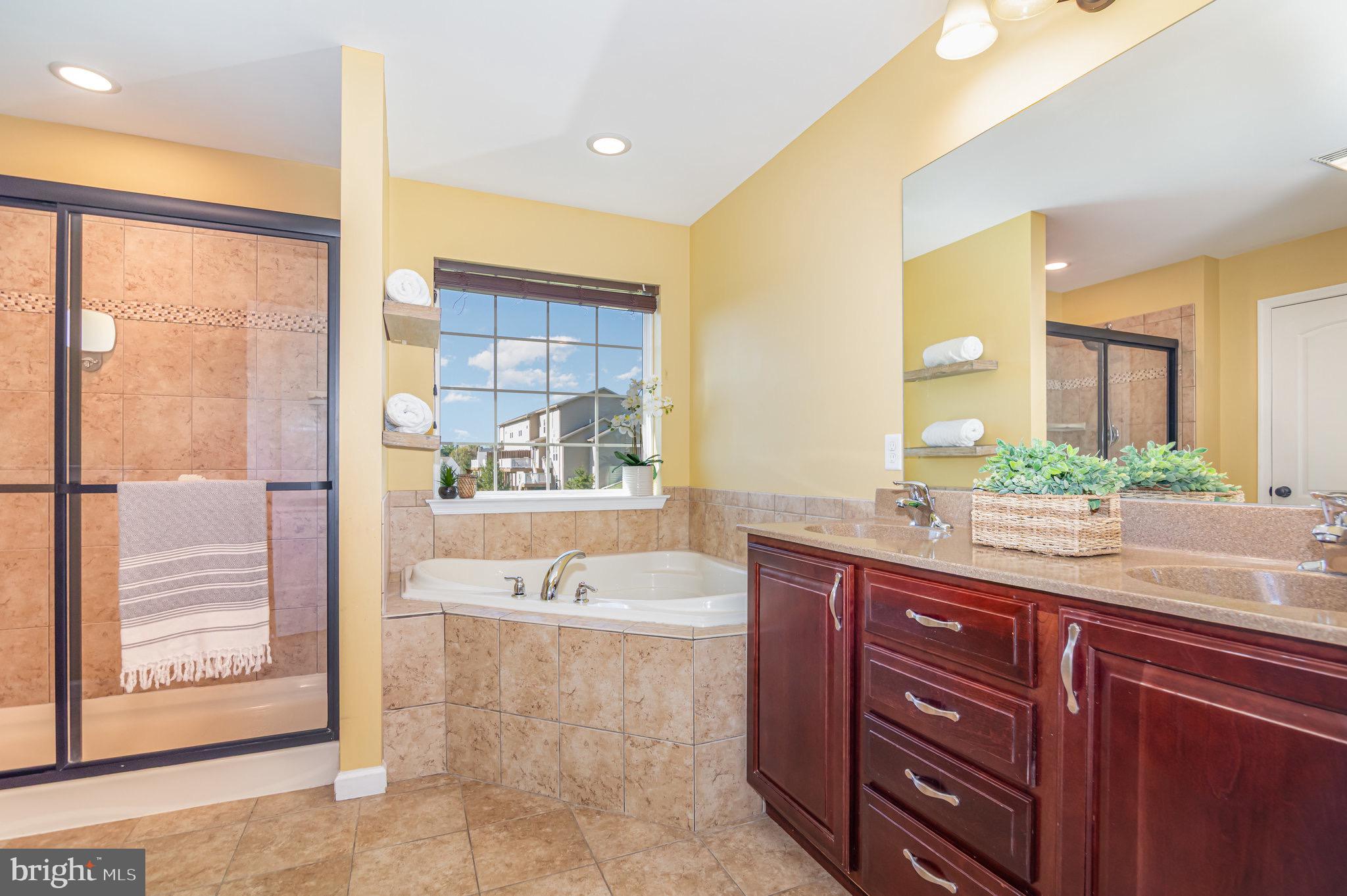 AUTUMN OAKS - Residential