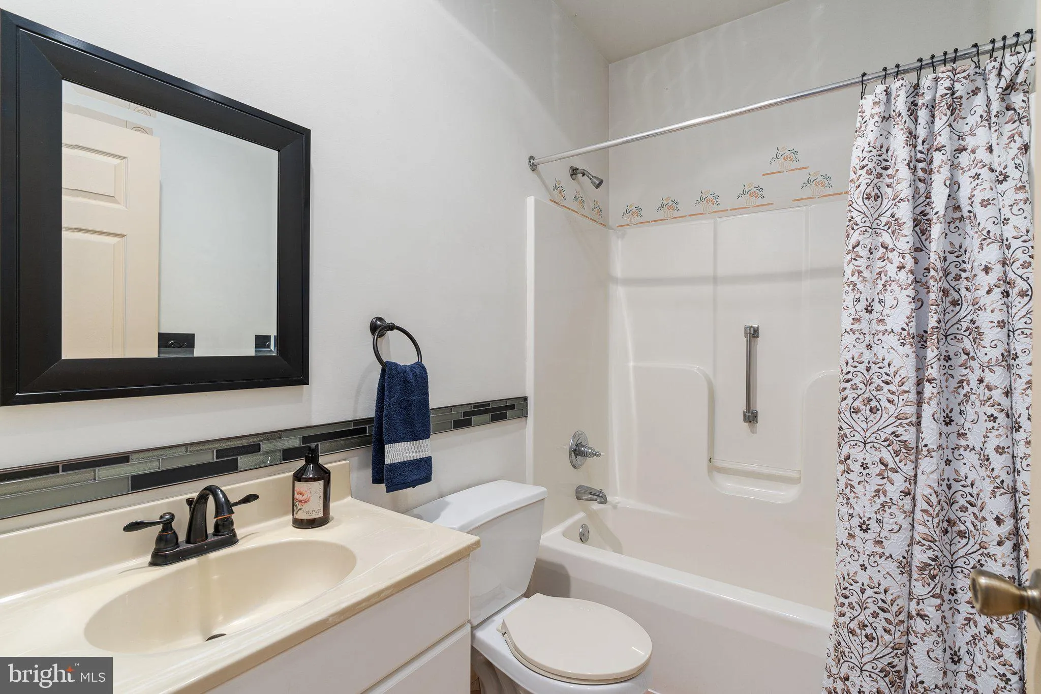 Topton, Pennsylvania 19562, United States, 3 Bedrooms Bedrooms, ,4 BathroomsBathrooms,Residential,Pending,106284