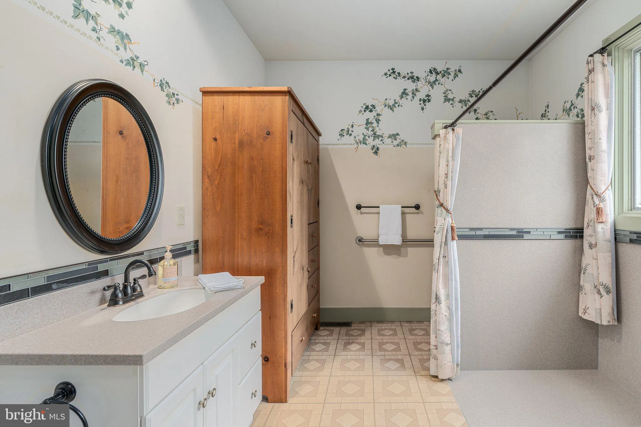 Topton, Pennsylvania 19562, United States, 3 Bedrooms Bedrooms, ,4 BathroomsBathrooms,Residential,Pending,106284