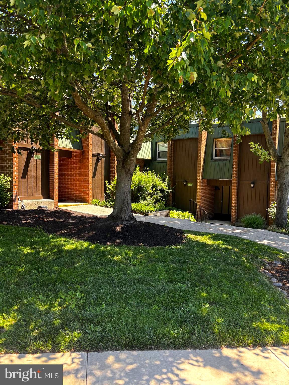 511 MEADOWVIEW LANE 511