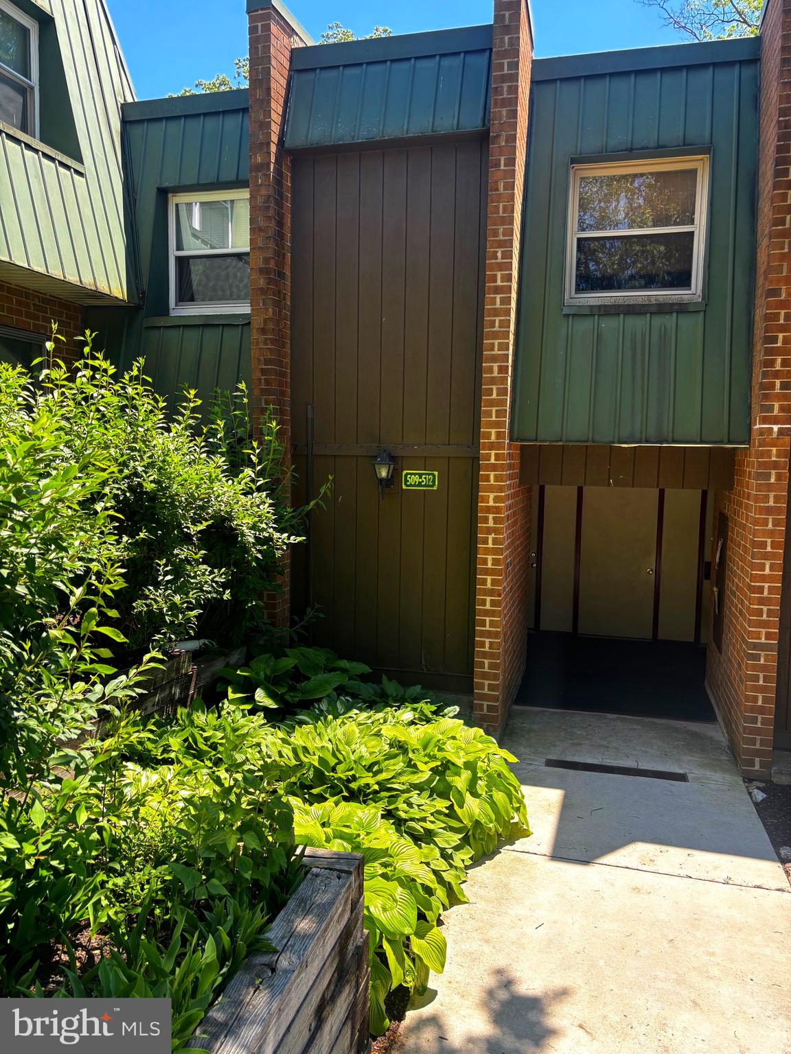 511 MEADOWVIEW LANE 511