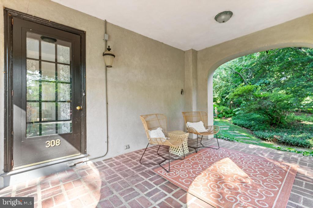 CHESTNUT HILL - Residential