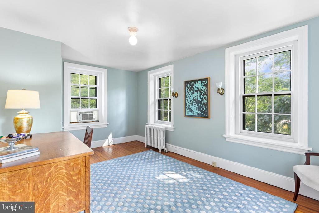 CHESTNUT HILL - Residential