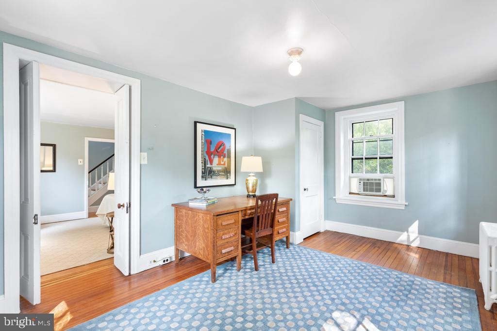 CHESTNUT HILL - Residential