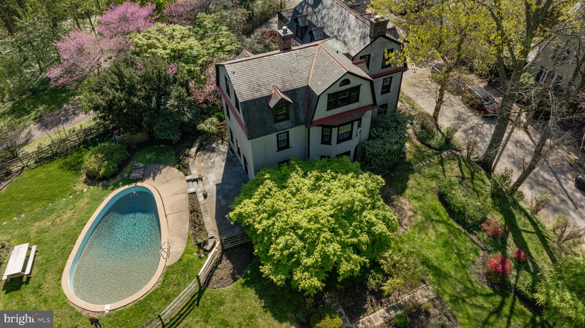 CHESTNUT HILL - Residential