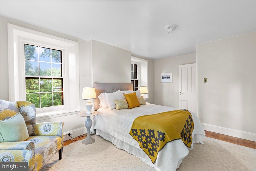 CHESTNUT HILL - Residential