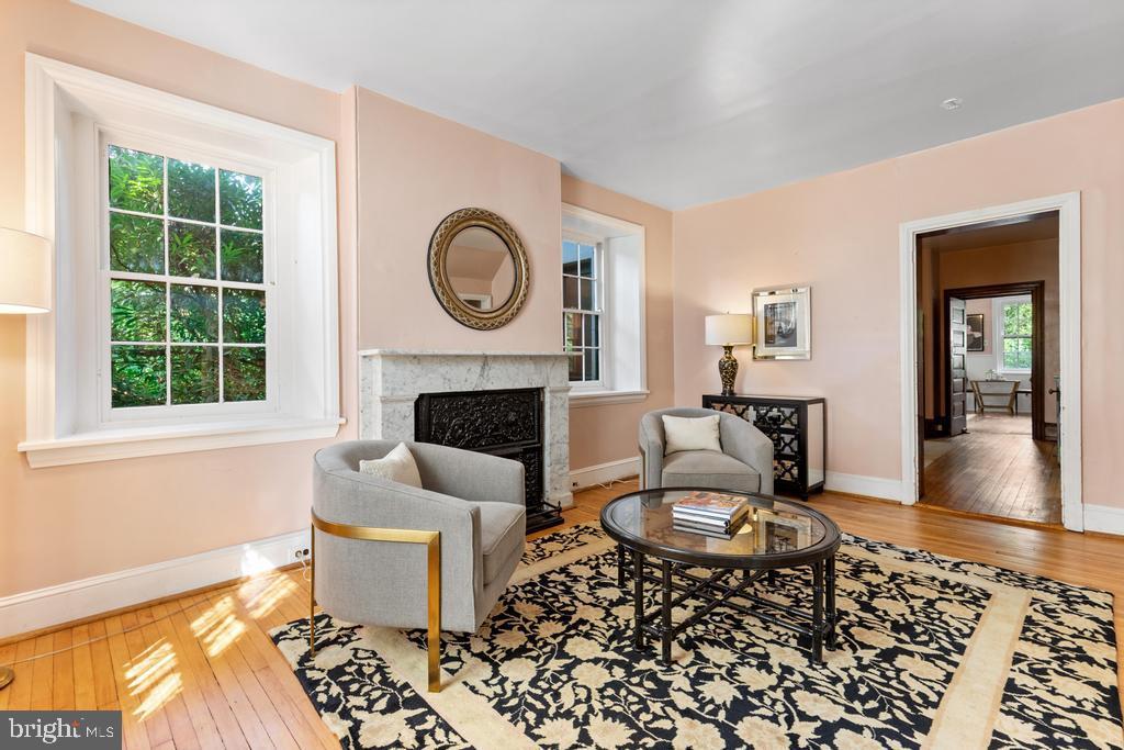 CHESTNUT HILL - Residential