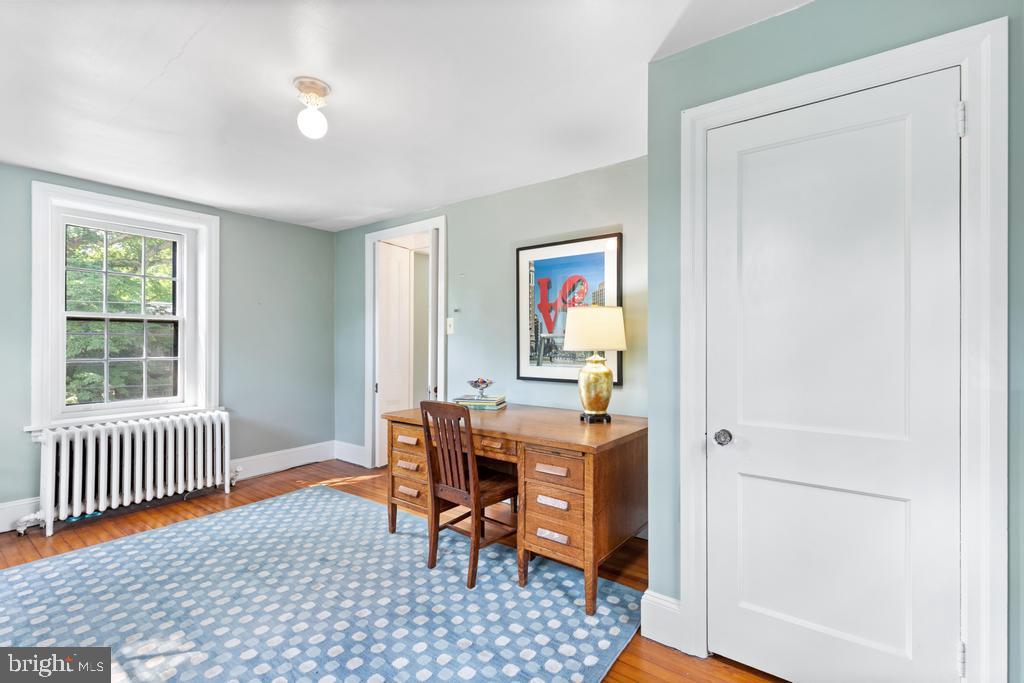 CHESTNUT HILL - Residential