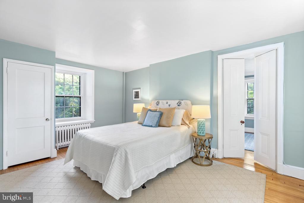 CHESTNUT HILL - Residential