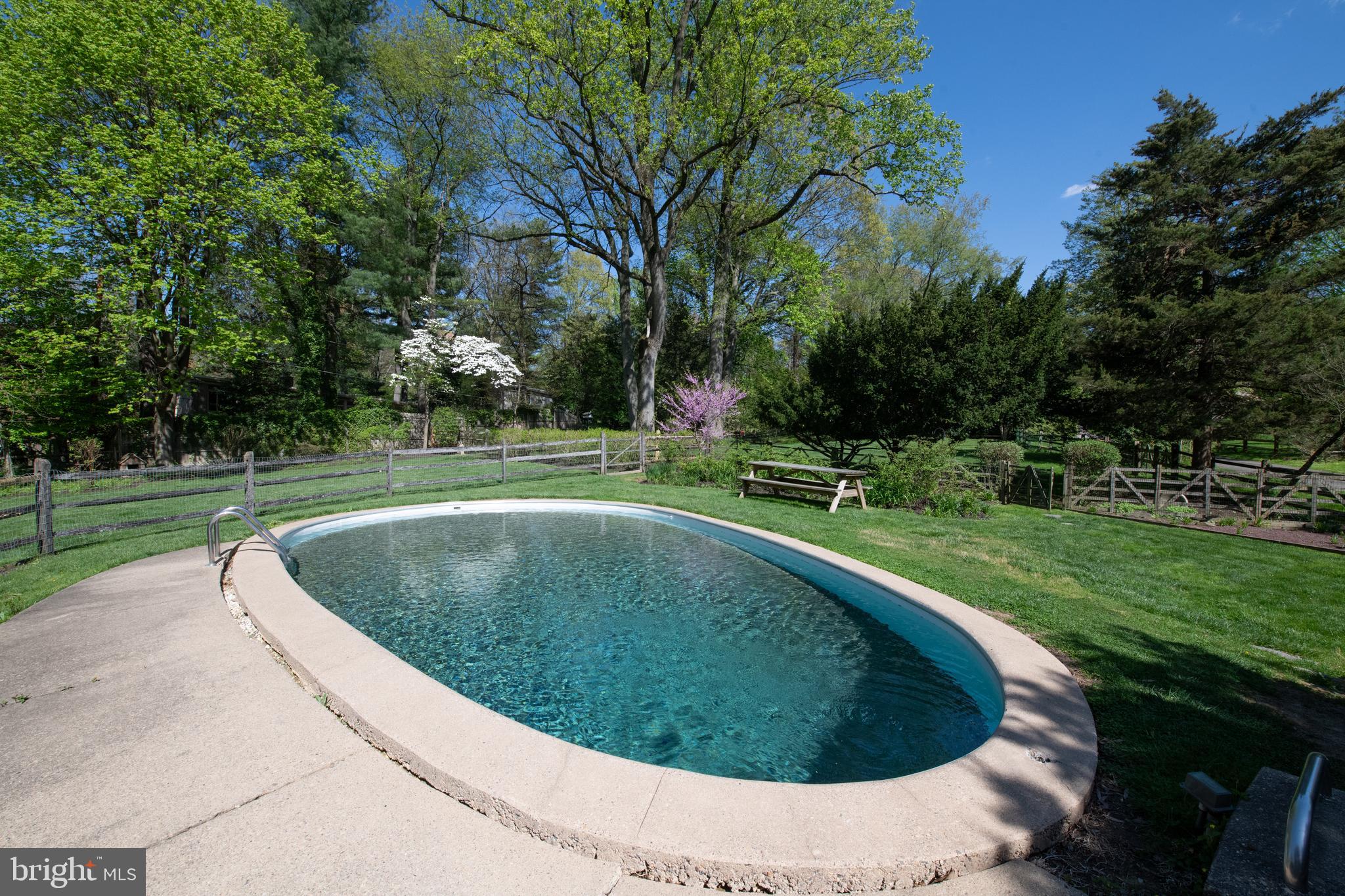 CHESTNUT HILL - Residential