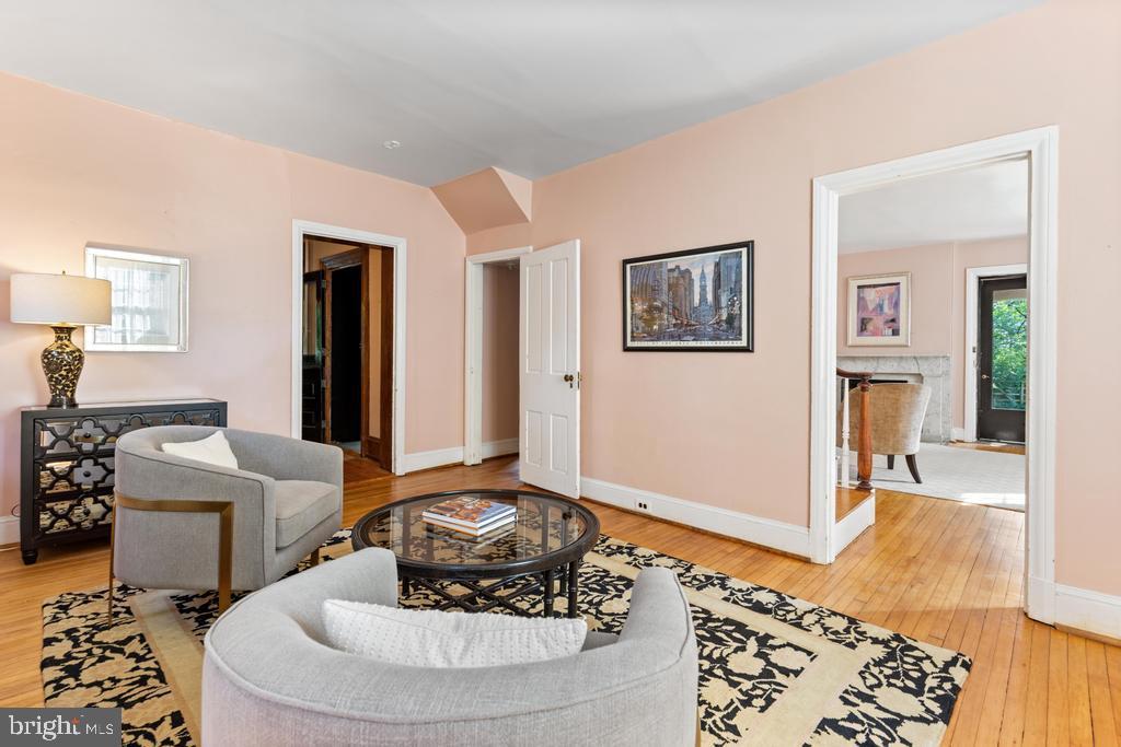 CHESTNUT HILL - Residential