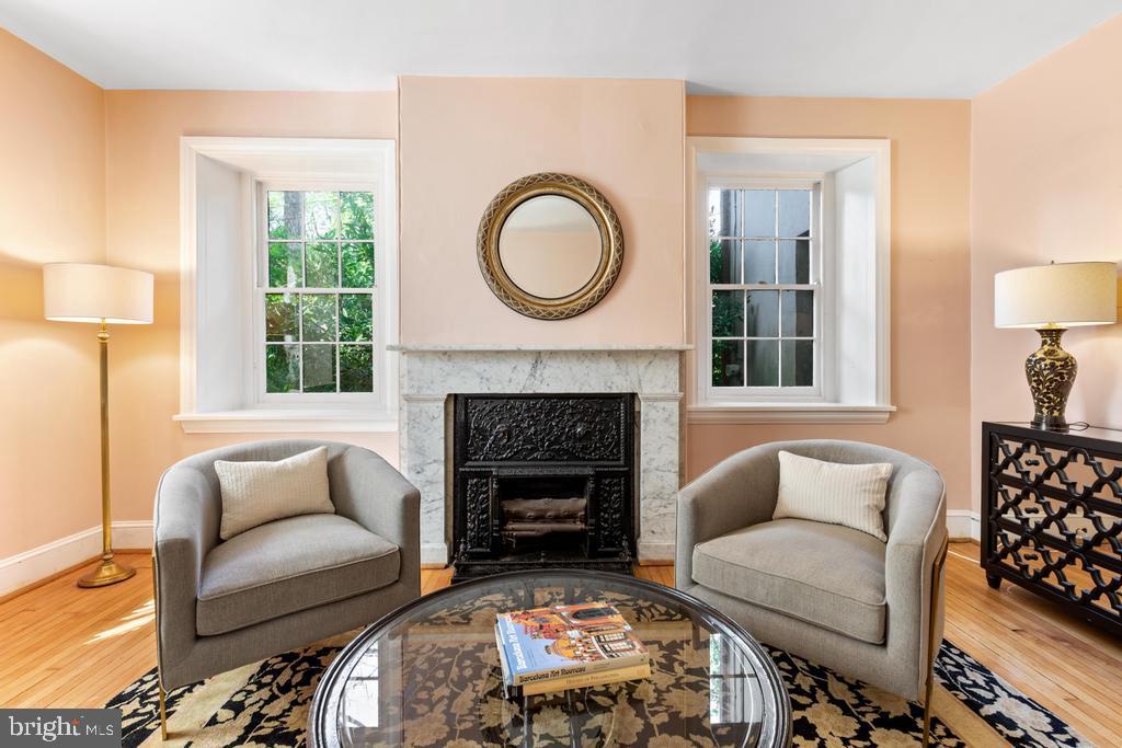 CHESTNUT HILL - Residential