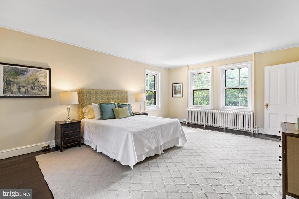 CHESTNUT HILL - Residential