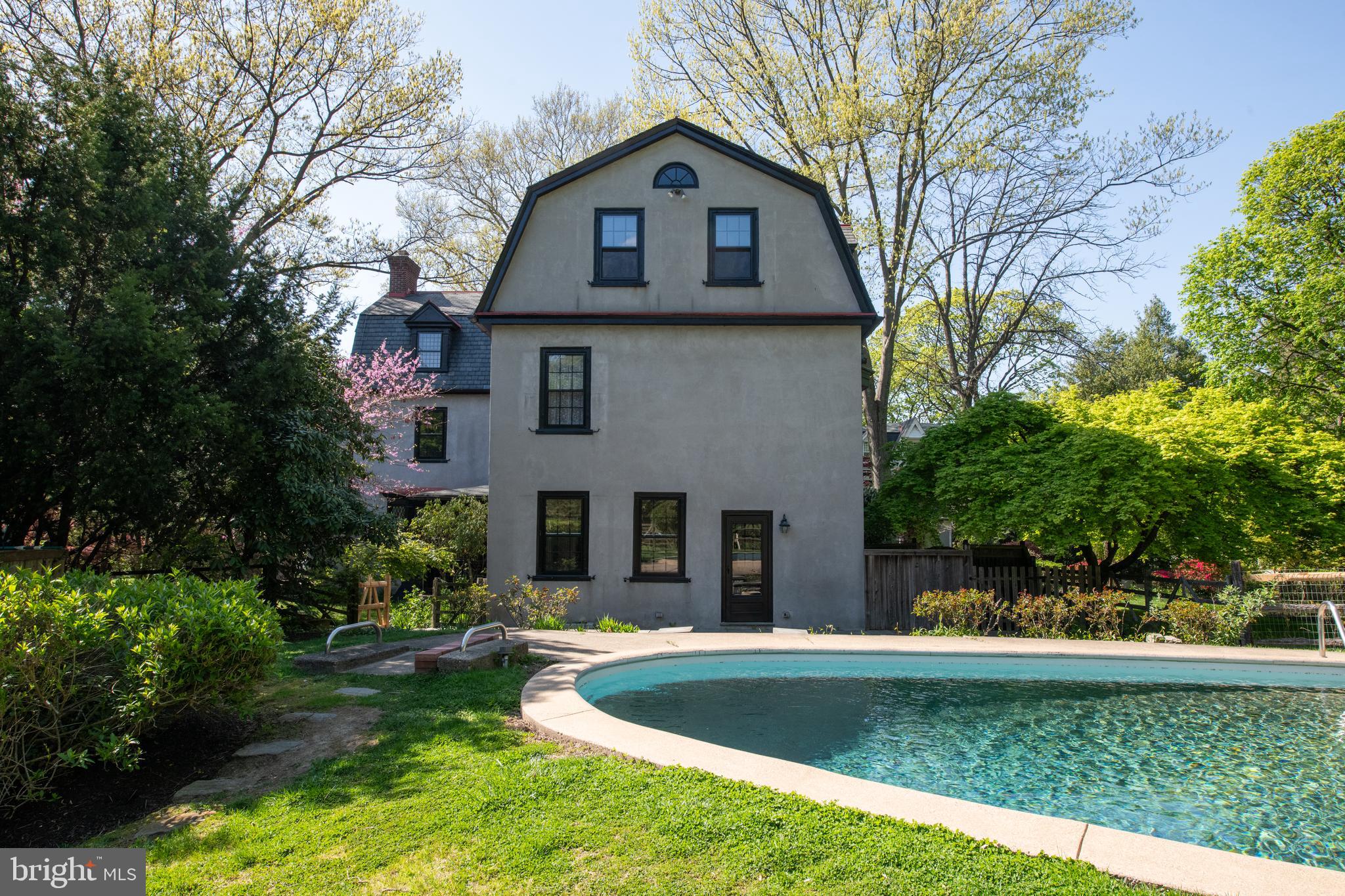 CHESTNUT HILL - Residential