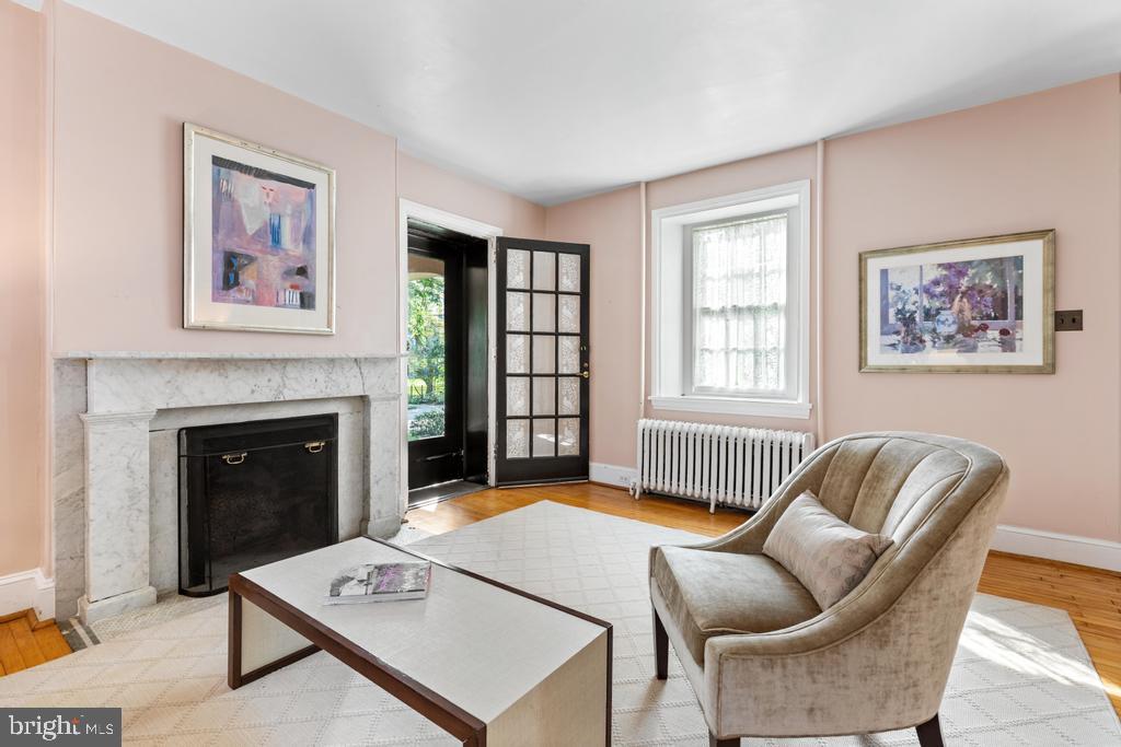 CHESTNUT HILL - Residential