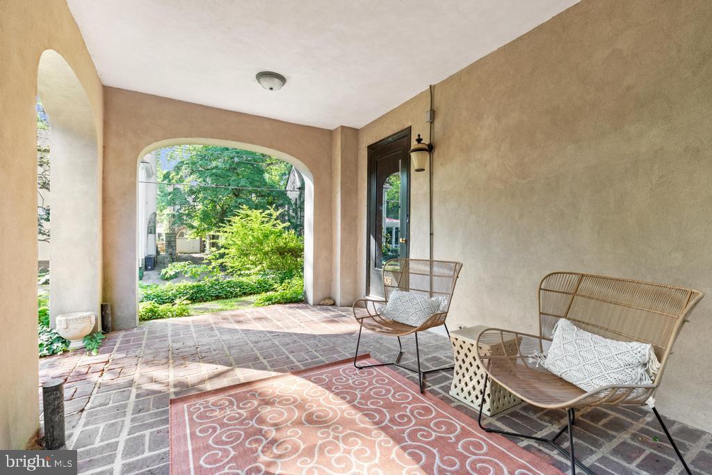 CHESTNUT HILL - Residential