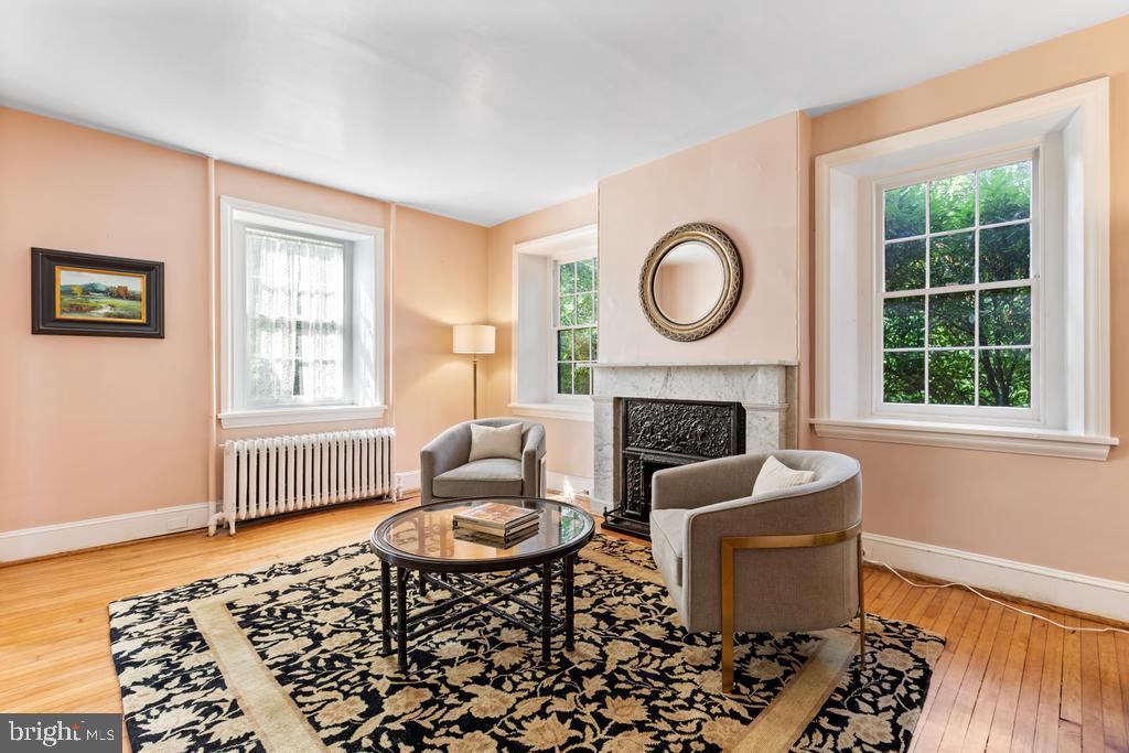 CHESTNUT HILL - Residential