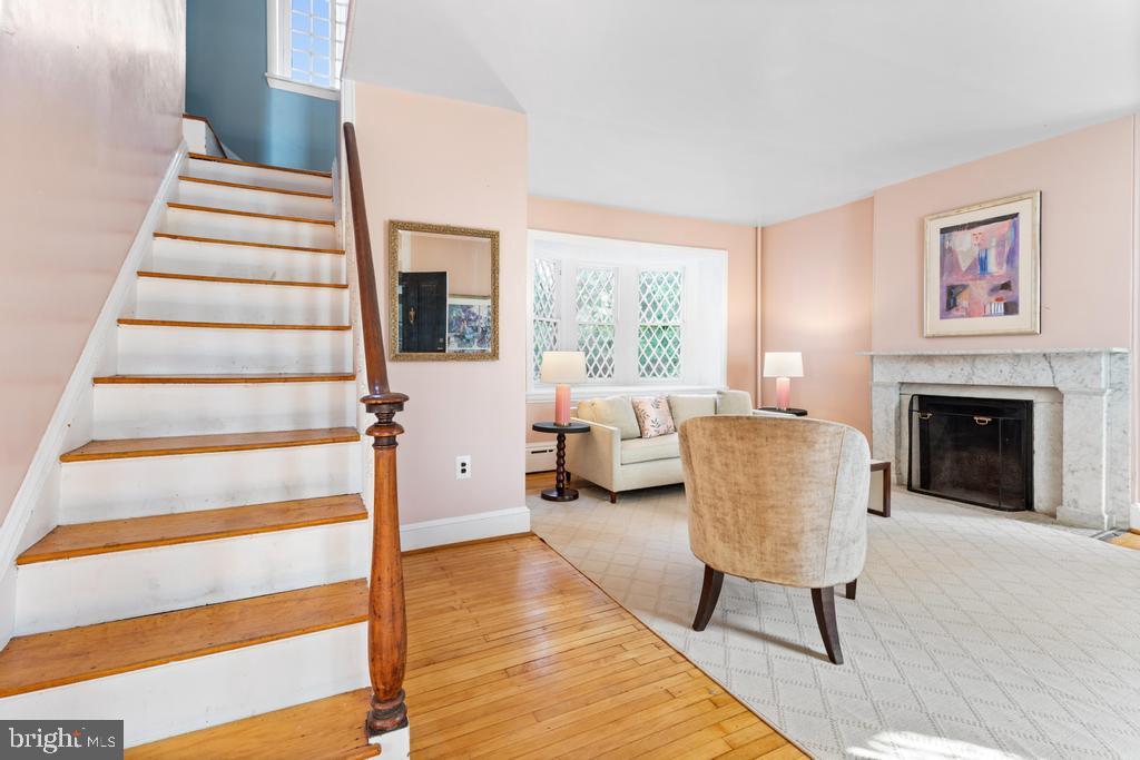 CHESTNUT HILL - Residential