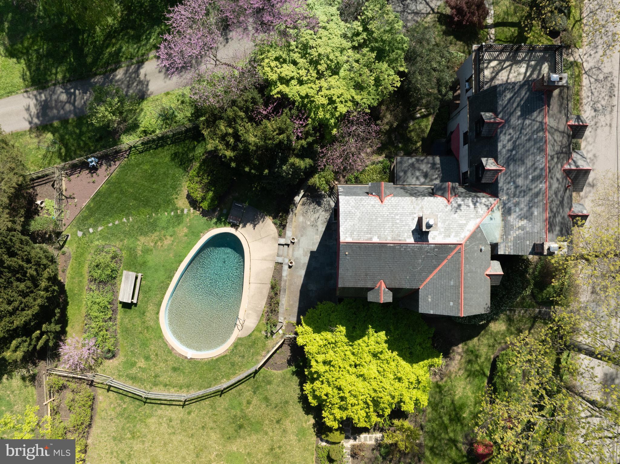 CHESTNUT HILL - Residential