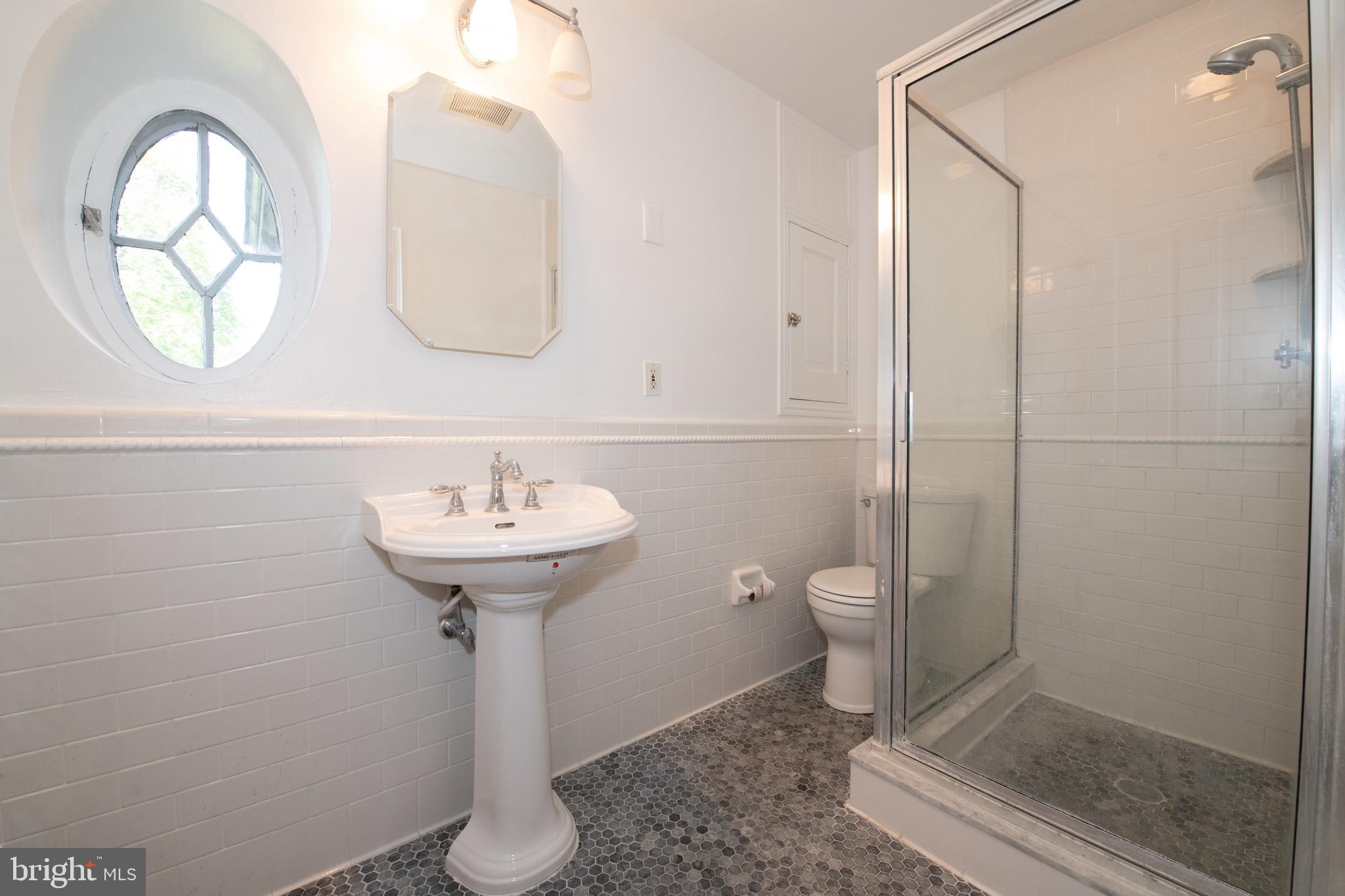 CHESTNUT HILL - Residential