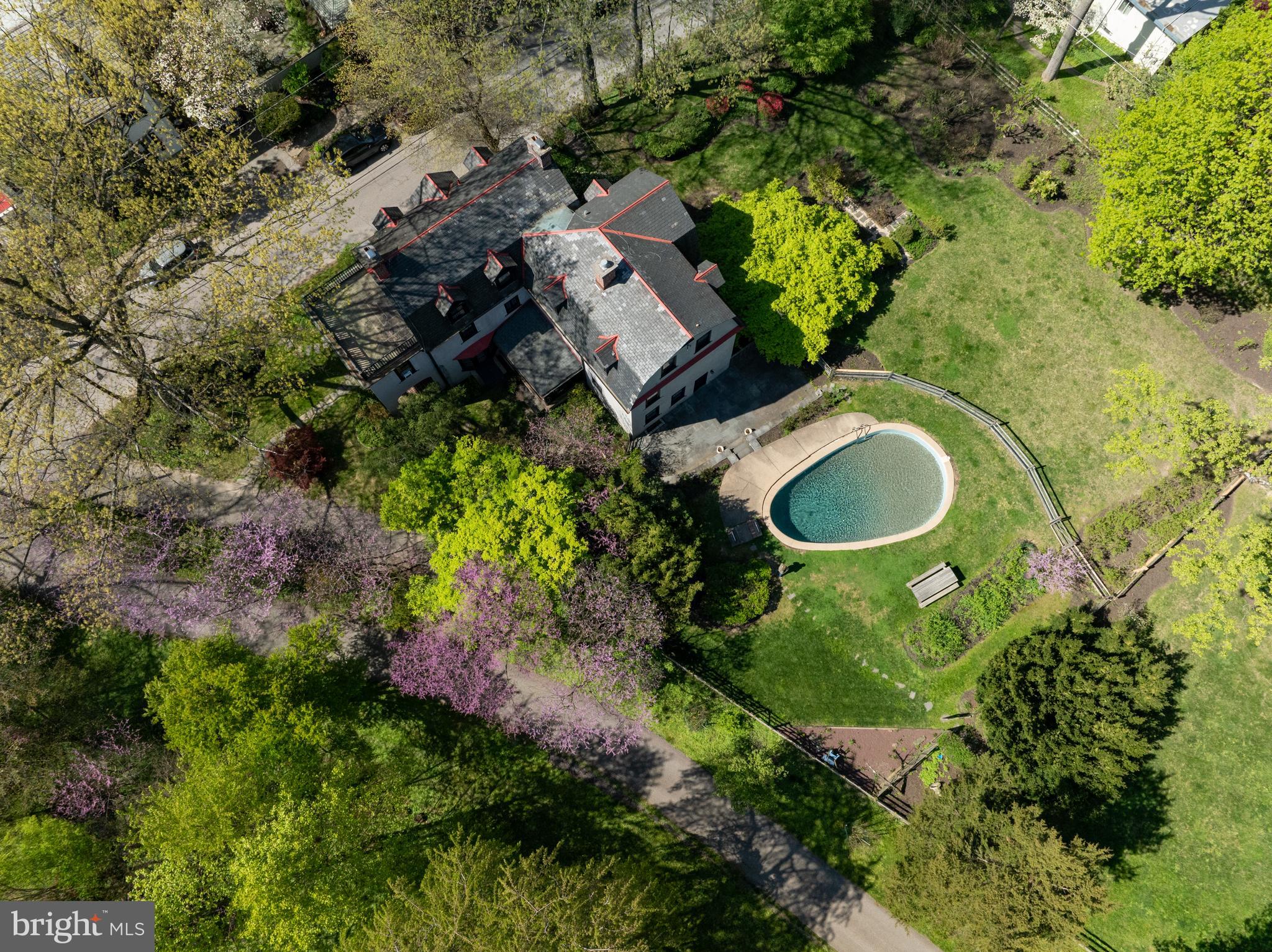 CHESTNUT HILL - Residential