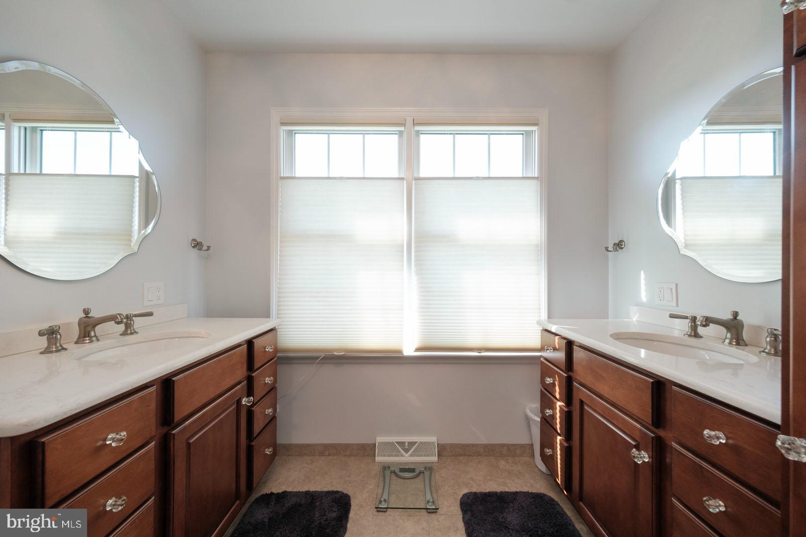 WOODS EDGE - Residential