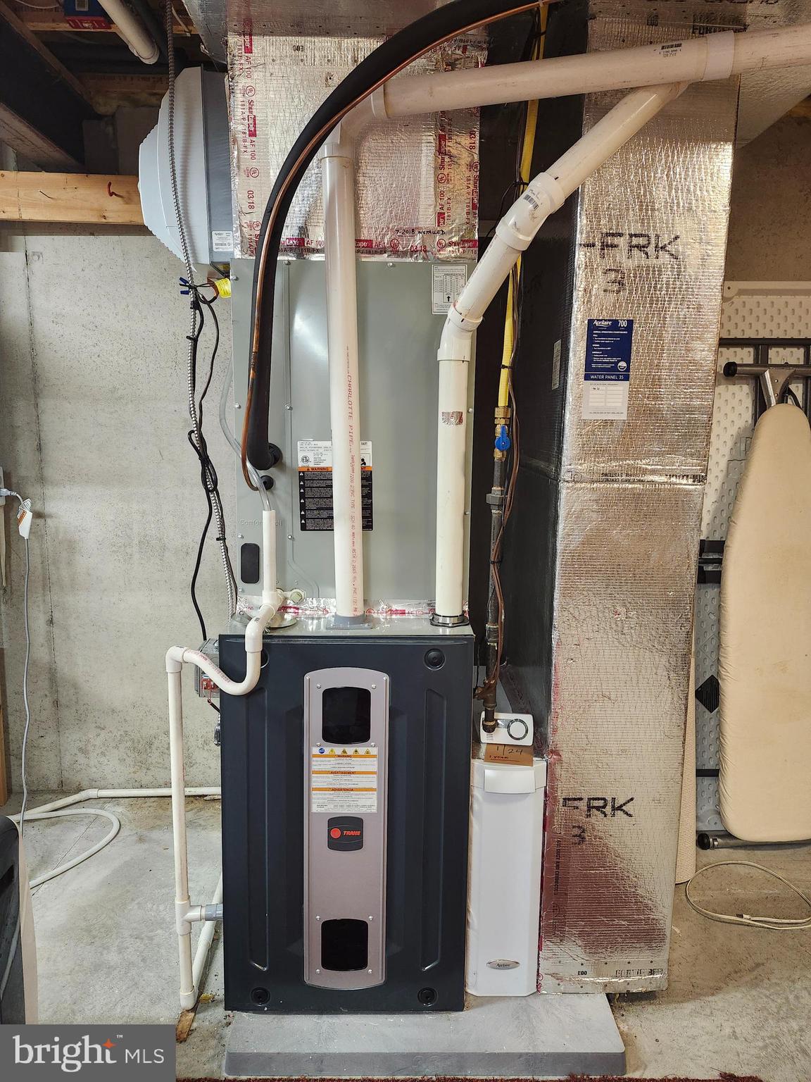 WOODS EDGE - Residential