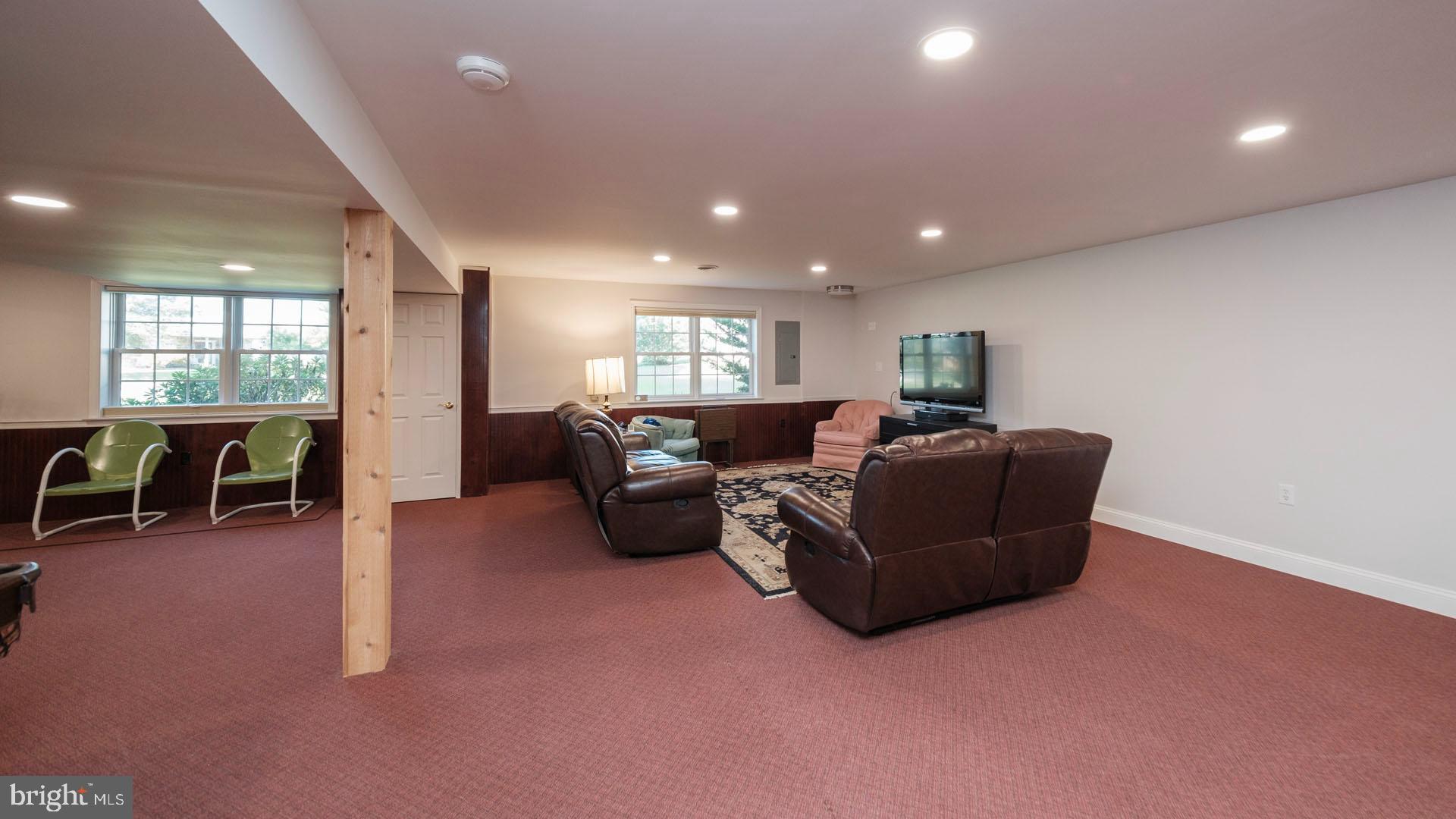 WOODS EDGE - Residential