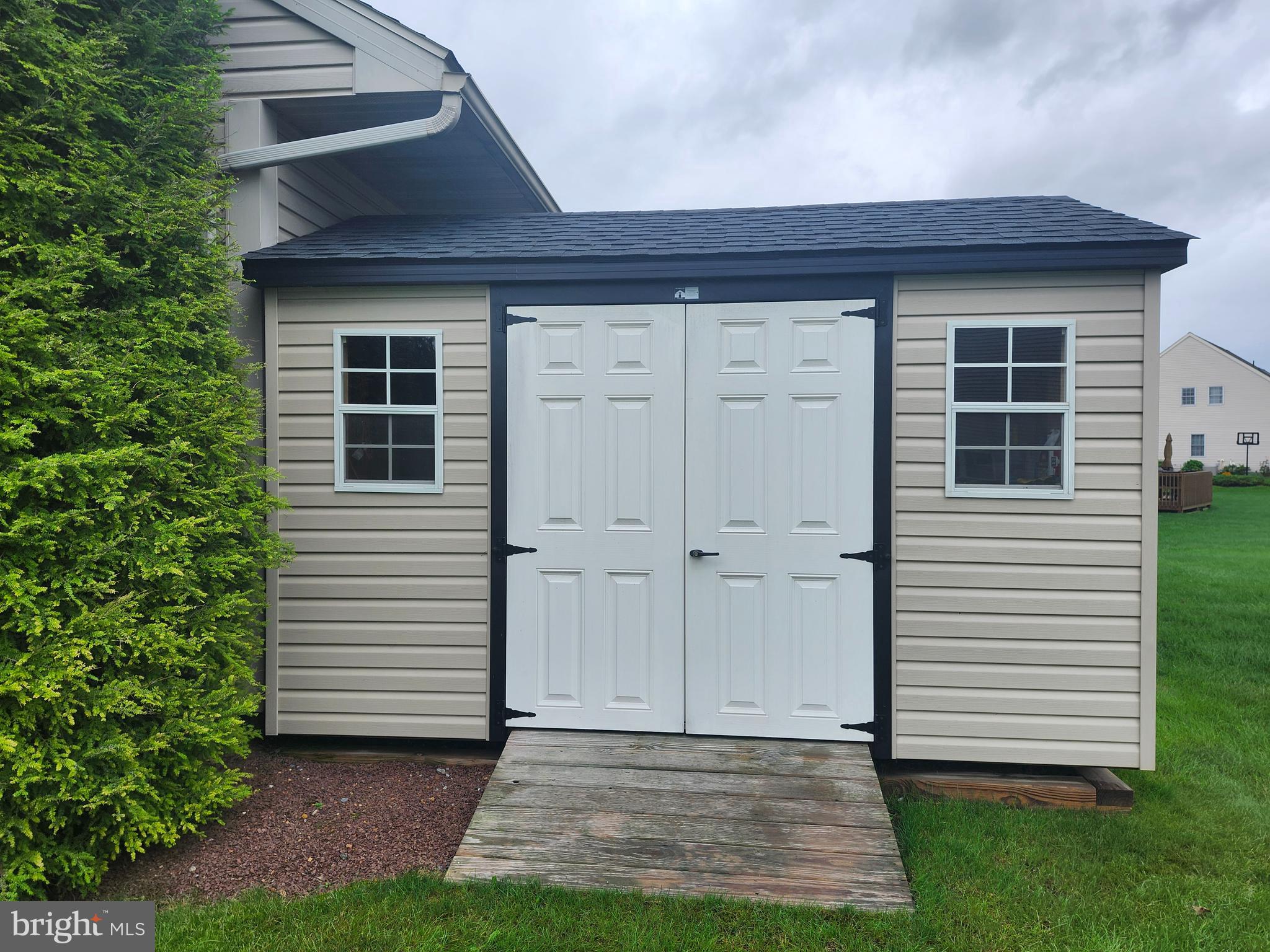 WOODS EDGE - Residential