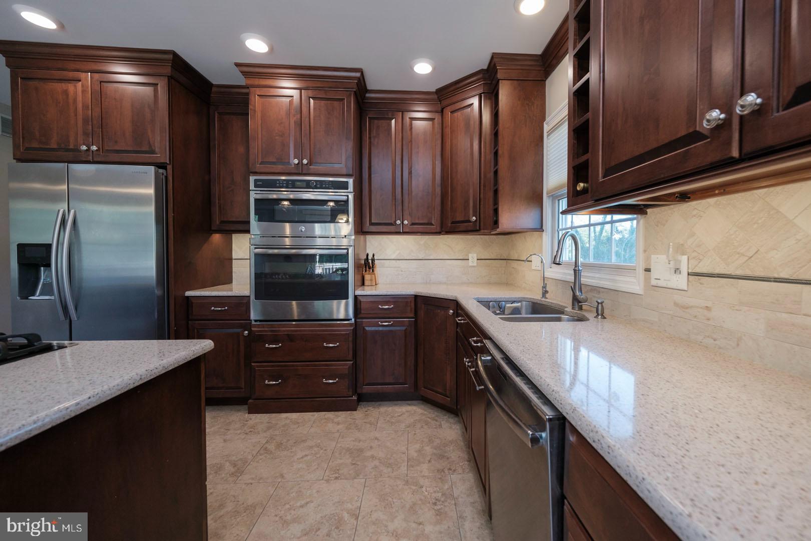 WOODS EDGE - Residential