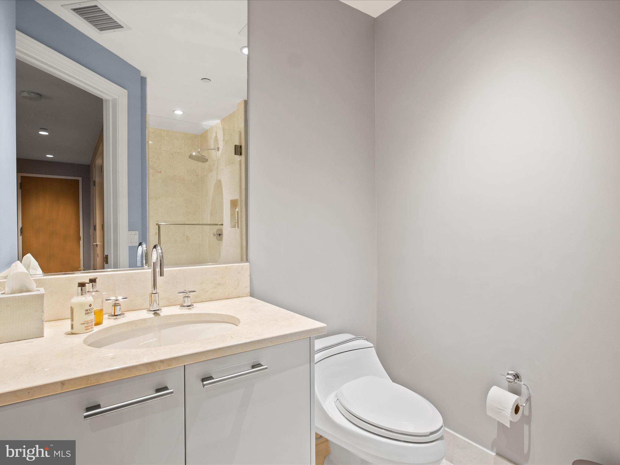 TURNBERRY TOWER - Residential