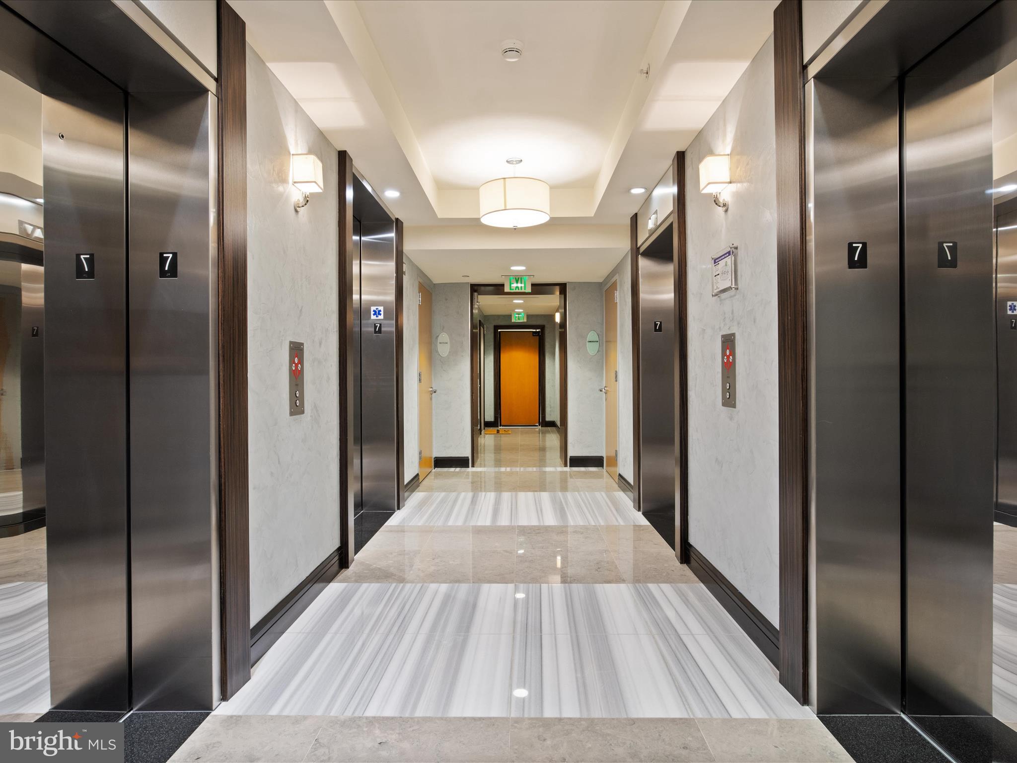 TURNBERRY TOWER - Residential