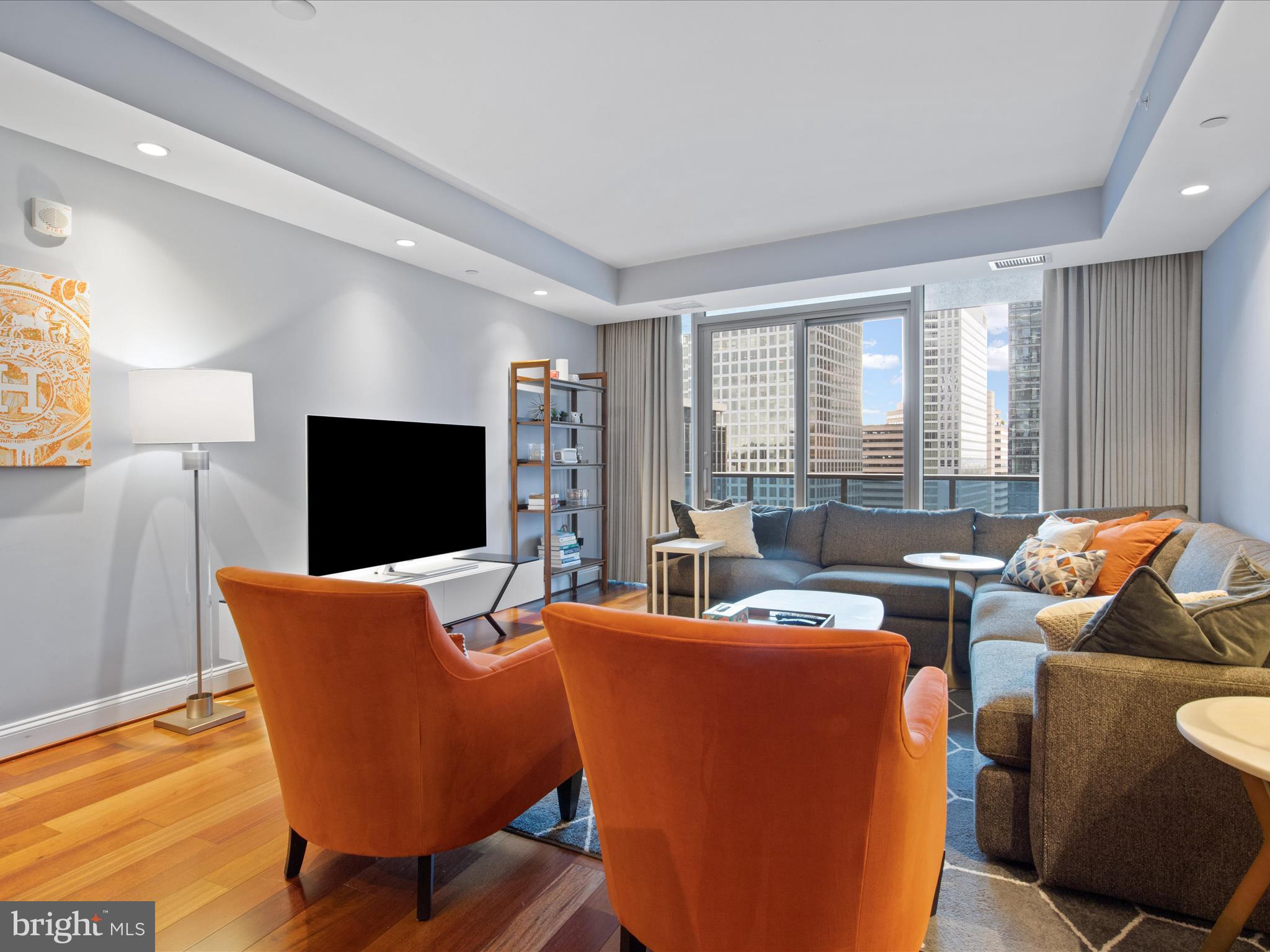 TURNBERRY TOWER - Residential