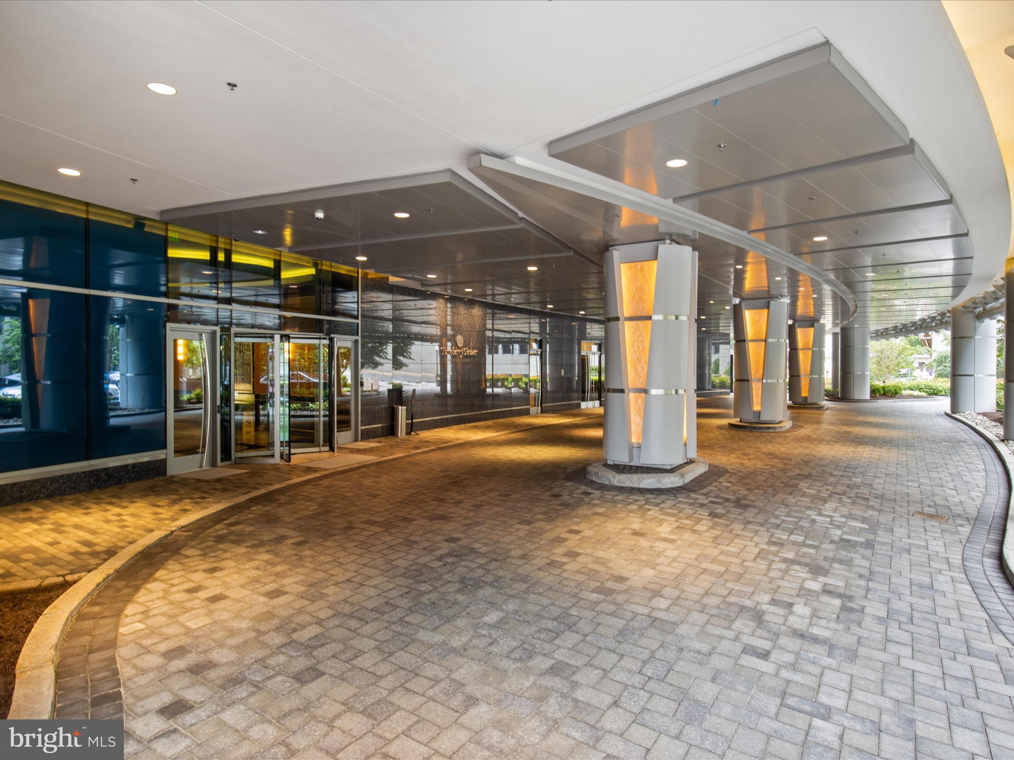 TURNBERRY TOWER - Residential