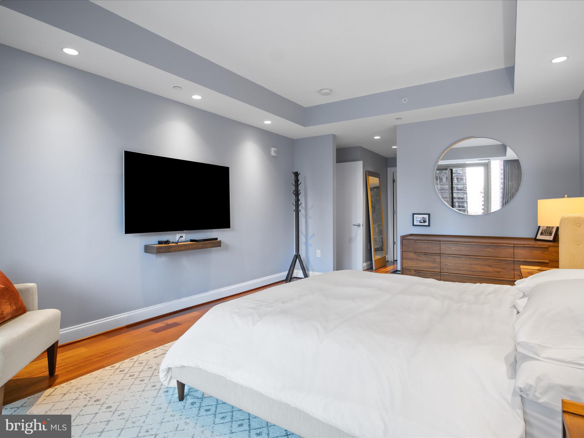 TURNBERRY TOWER - Residential