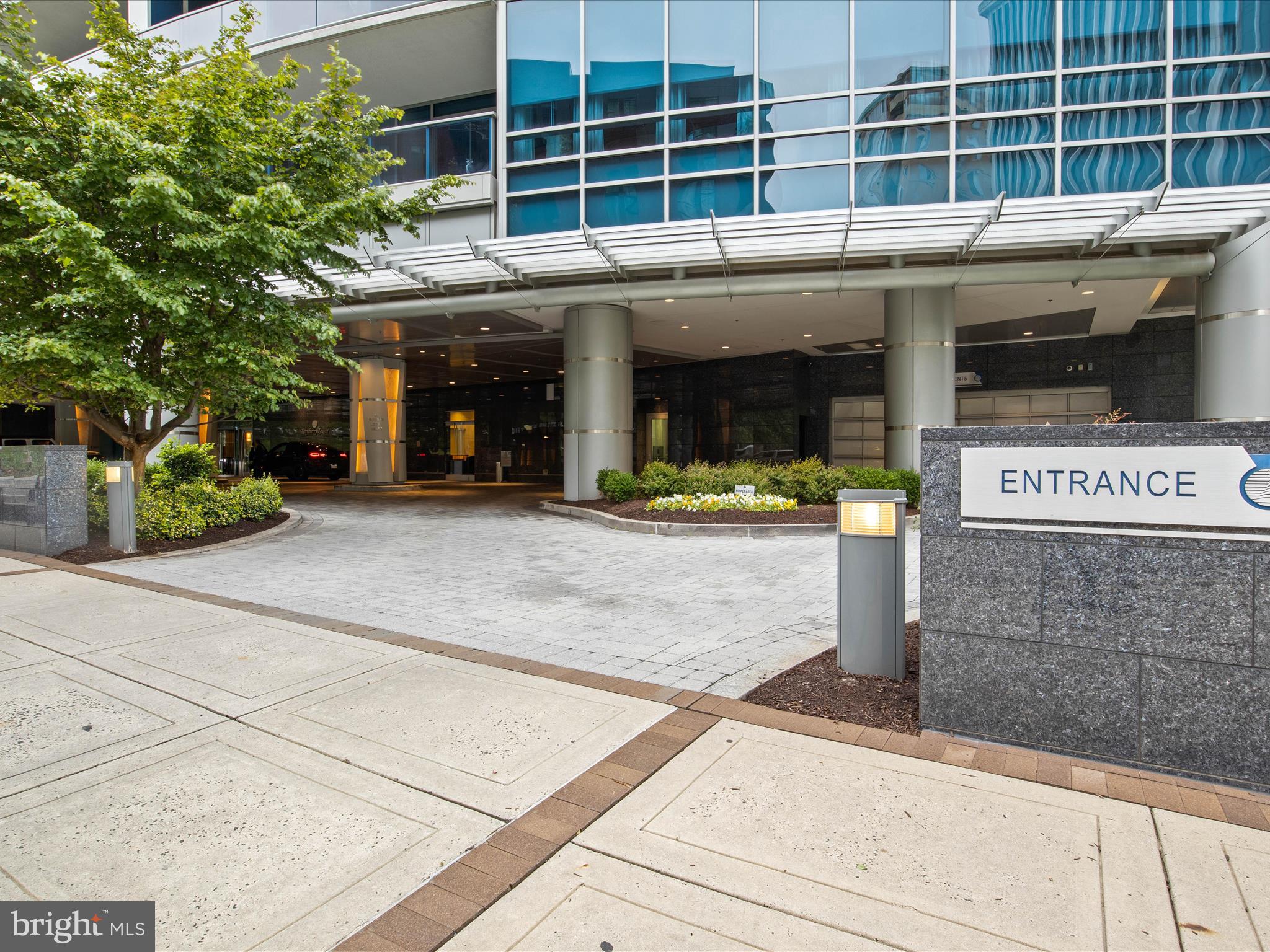 TURNBERRY TOWER - Residential