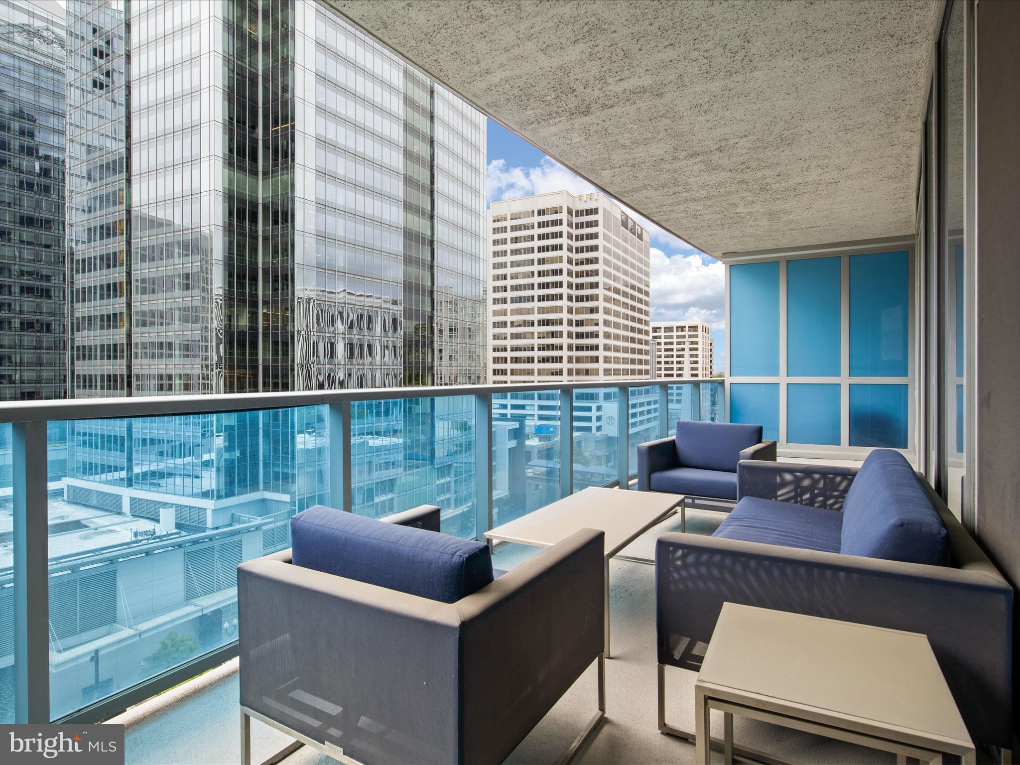 TURNBERRY TOWER - Residential